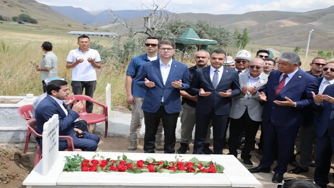 Rahmankul Han, Van'daki mezarı başında anıldı