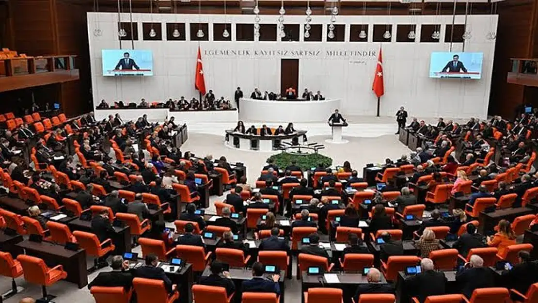 Sokak hayvanlarına ilişkin kanun teklifinin görüşmelerinde usul tartışması