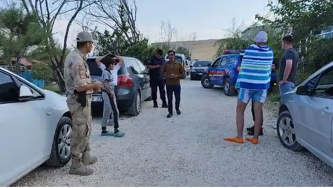 Van Gölü'nde açılan kişi panik yarattı