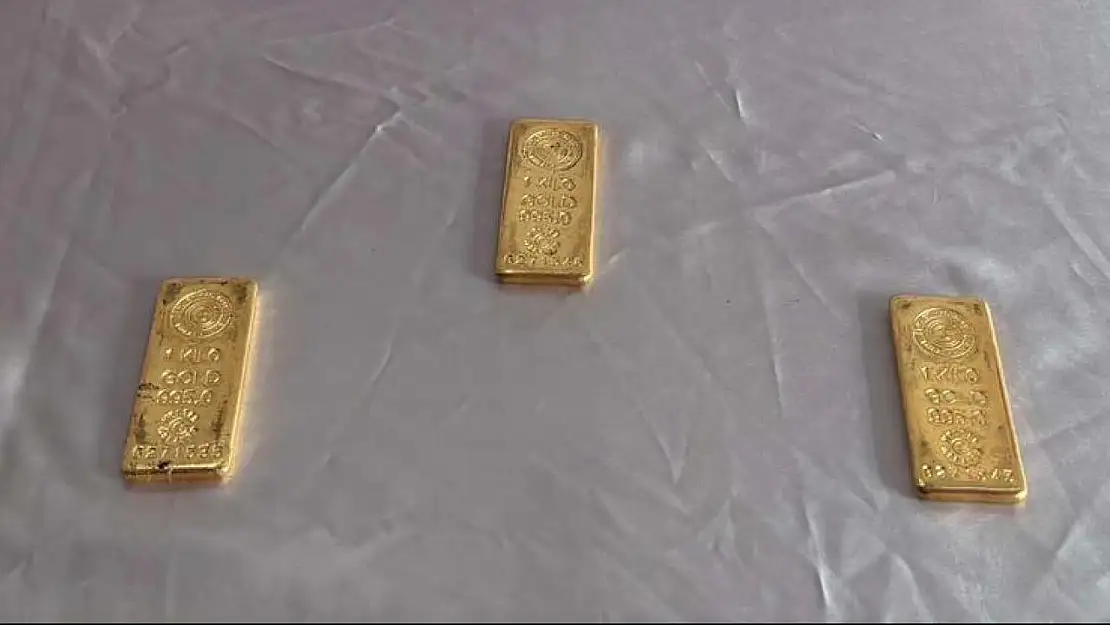 Van'da kaçakçılık operasyonlarında külçe külçe altın ele geçirildi