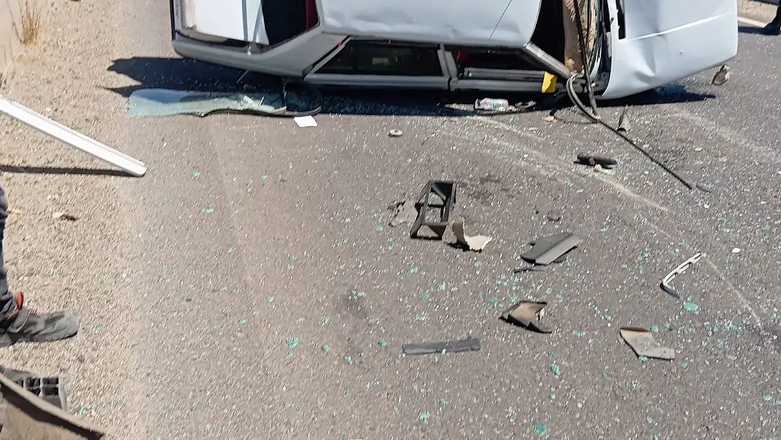 Diyarbakır'da iki otomobil birbirine girdi: 4 yaralı