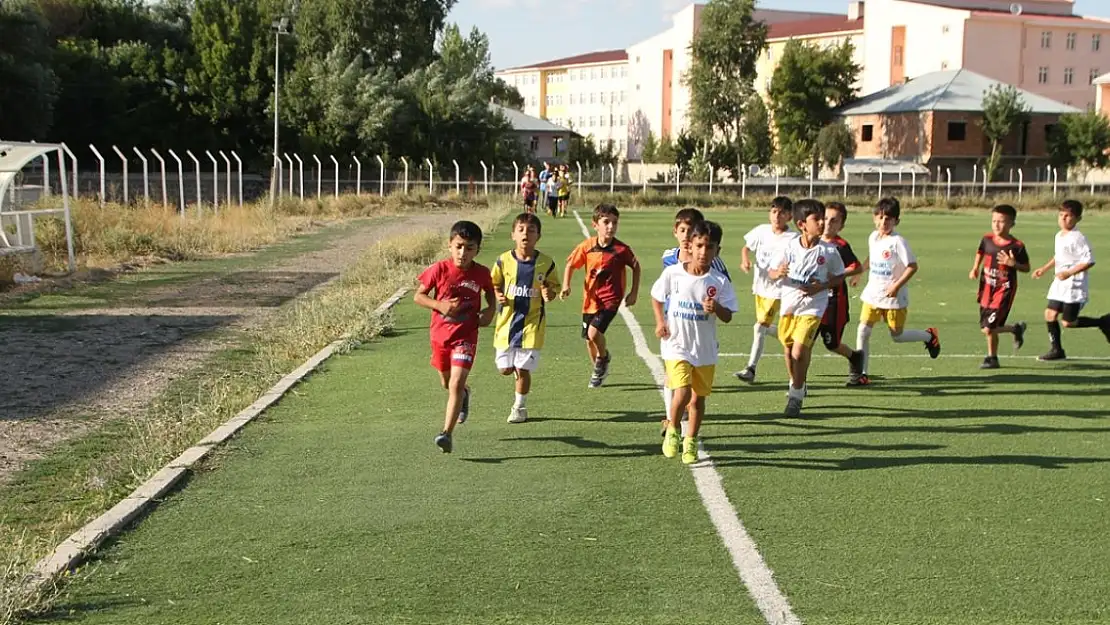 Muş'ta açılan futbol akademisinde geleceğin futbolcuları yetişecek