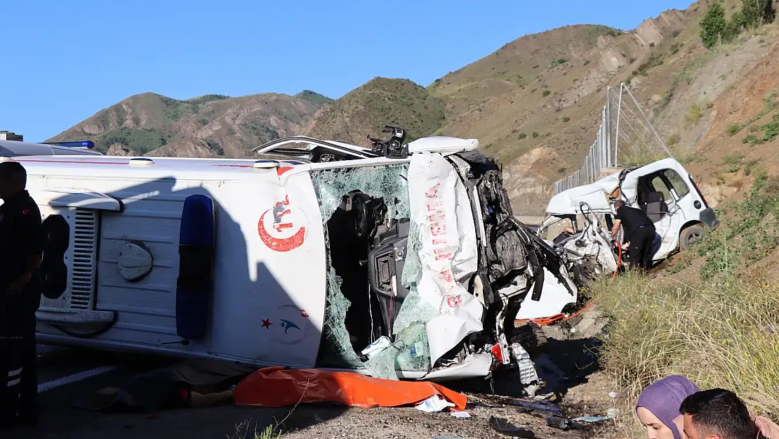 Erzurum'da hasta taşıyan ambulans kaza yaptı: 4 ölü, 1 yaralı