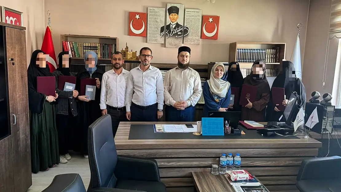 Hafızlara İcazetleri verildi