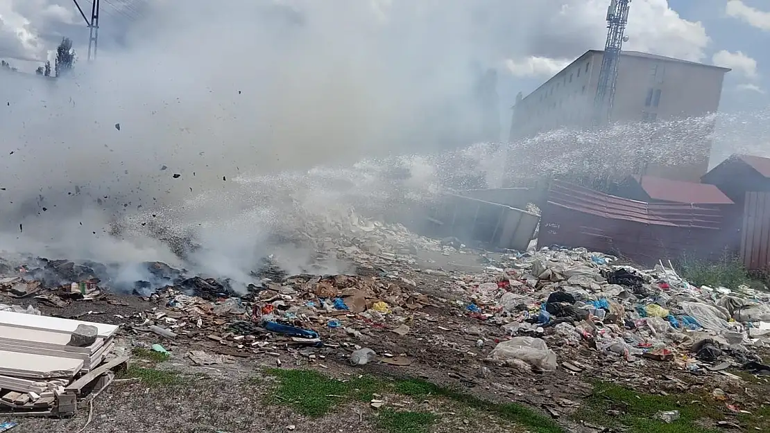 Ağrı'da Boş Alanda Çıkan Yangın Paniğe Neden Oldu