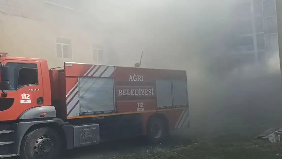 Fırat Mahallesi'ndeki Tandır ve Garaj Yangını Paniğe Neden Oldu