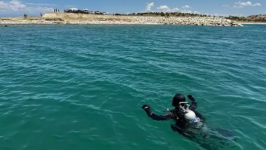 26 yaşındaki genç Van Gölü'nde boğuldu