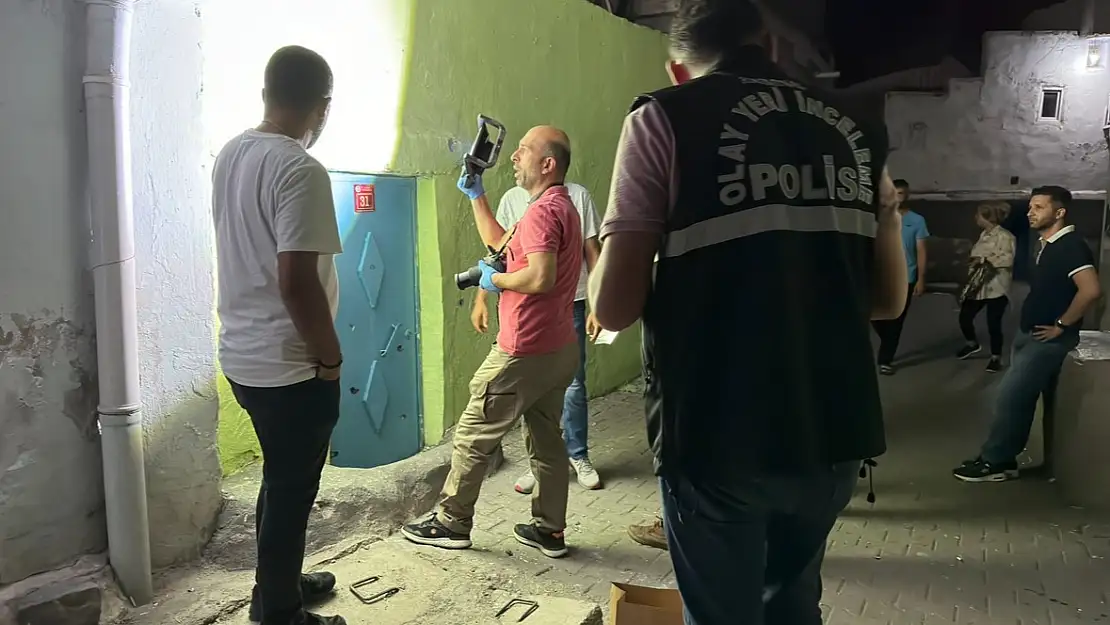 Diyarbakır'da silahlı kavgada evinin önünde oturan kadın vuruldu
