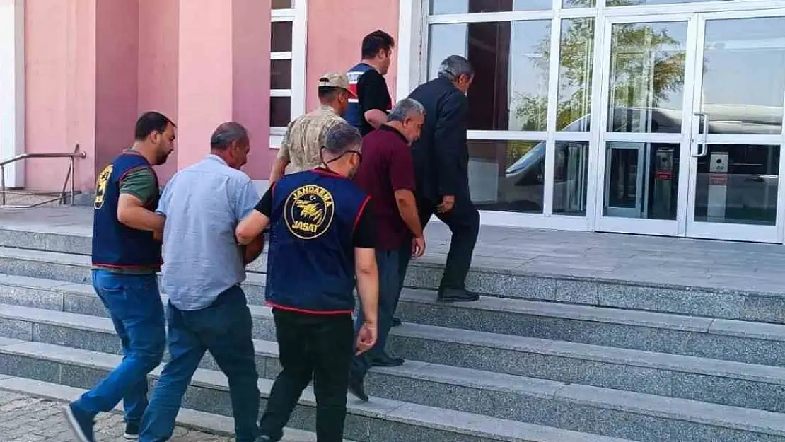 Ağrı'da firari şahıslar yakalandı