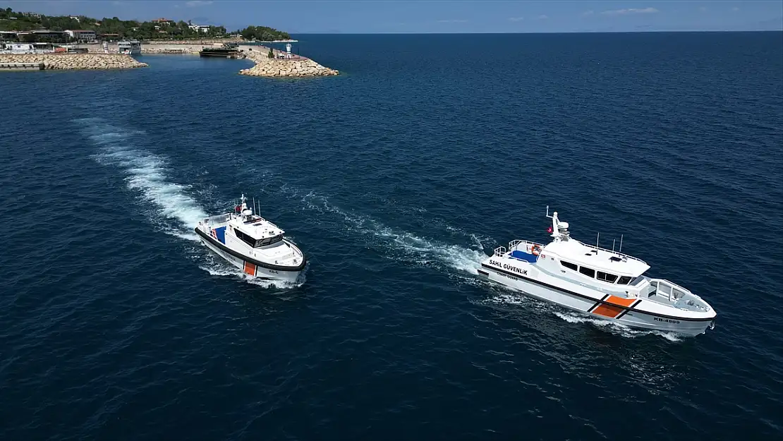 Ekipleri Van Gölü'nde boğulmalara karşı teyakkuzda