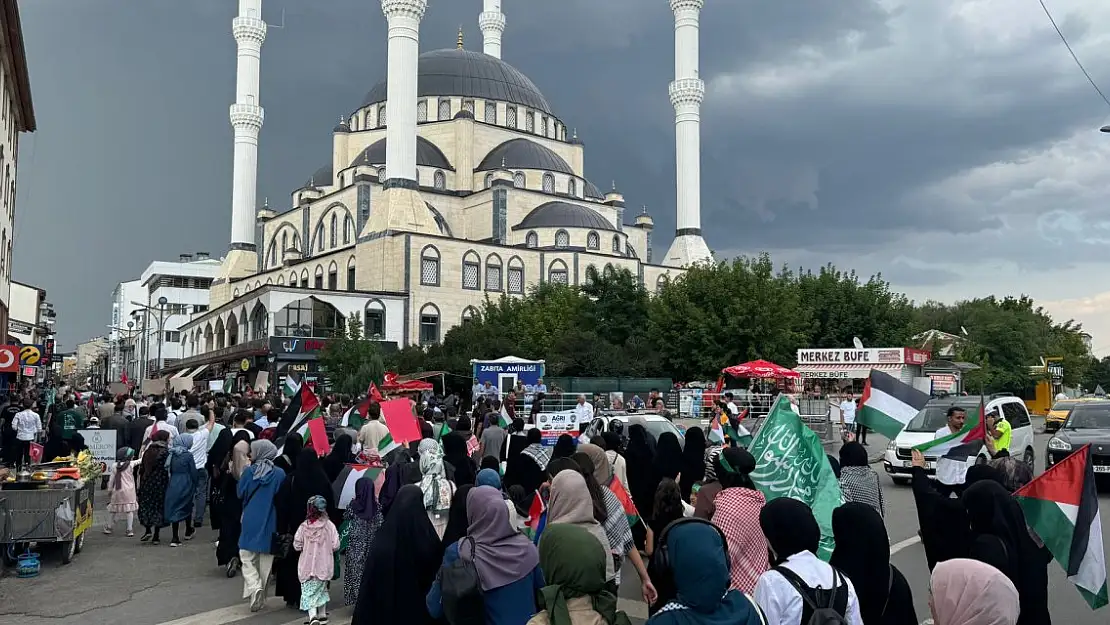 Ağrı'da halk Şehit Heniyye için yürüdü