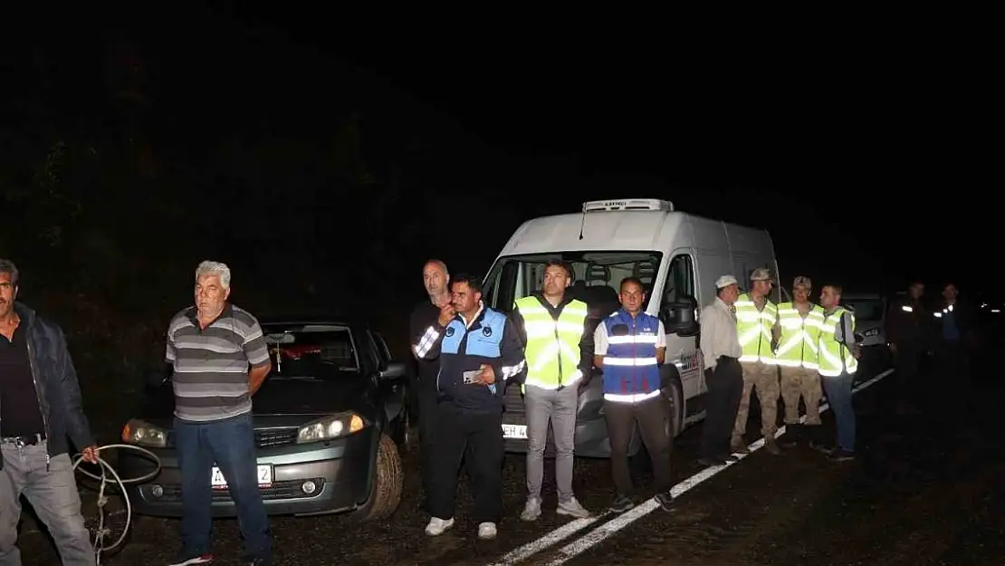 Erzurum-Artvin yoluna sel engeli