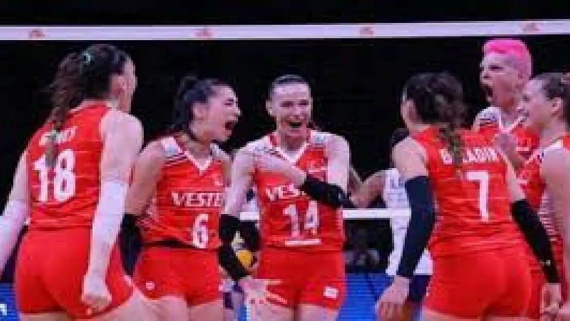 A Milli Kadın Voleybol Takımı, İtalya'ya 3-0 mağlup oldu