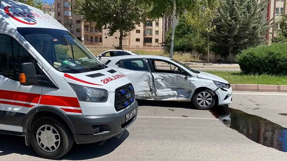 Elazığ'da trafik kazası: 2 yaralı