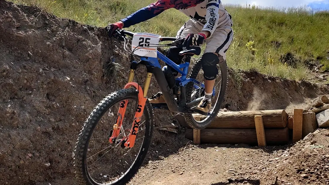 Erzurum'da Downhill Türkiye Şampiyonası nefes kesti