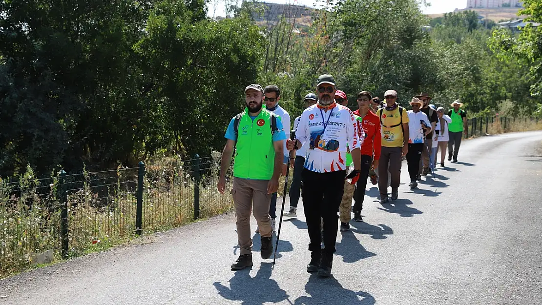Van'da doğaseverler farkındalık için 51 kilometre yürüdü