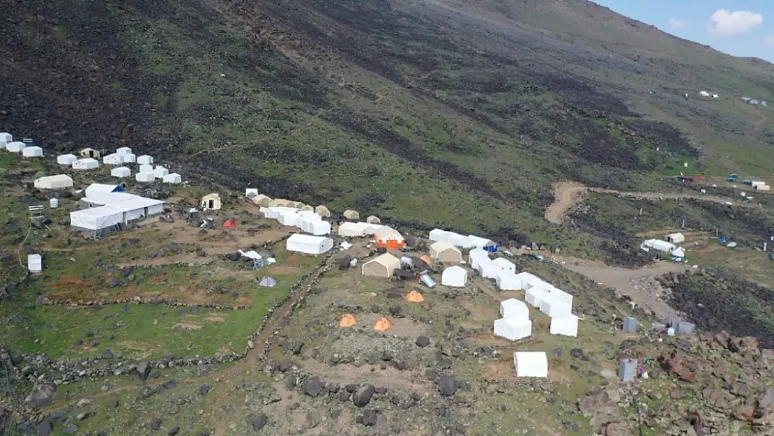 Ağrı Dağı'nda buzulların ardı gün doğumu