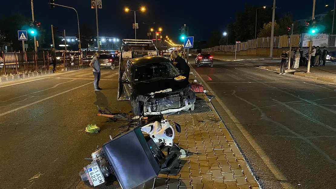 Diyarbakır'da alkollü sürücü motokuryeyi canından etti
