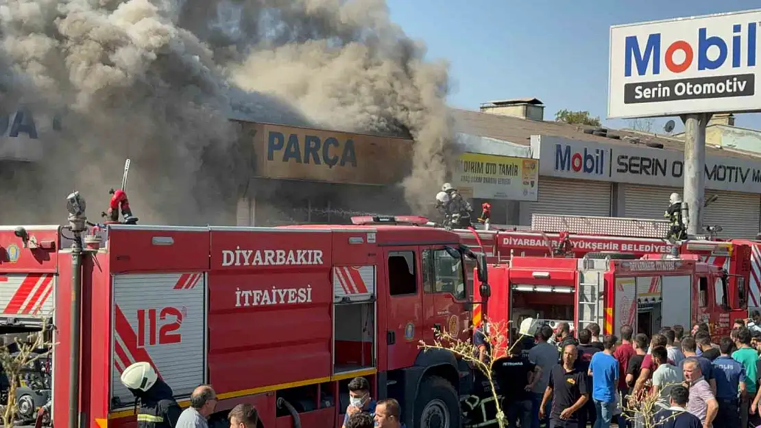 Diyarbakır'da 3. Sanayi Sitesindeki yangın kontrol altına alındı