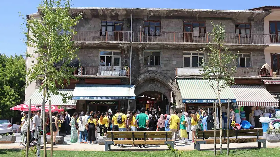 Turistik Tatvan yolcuları Bitlis'i gezdi