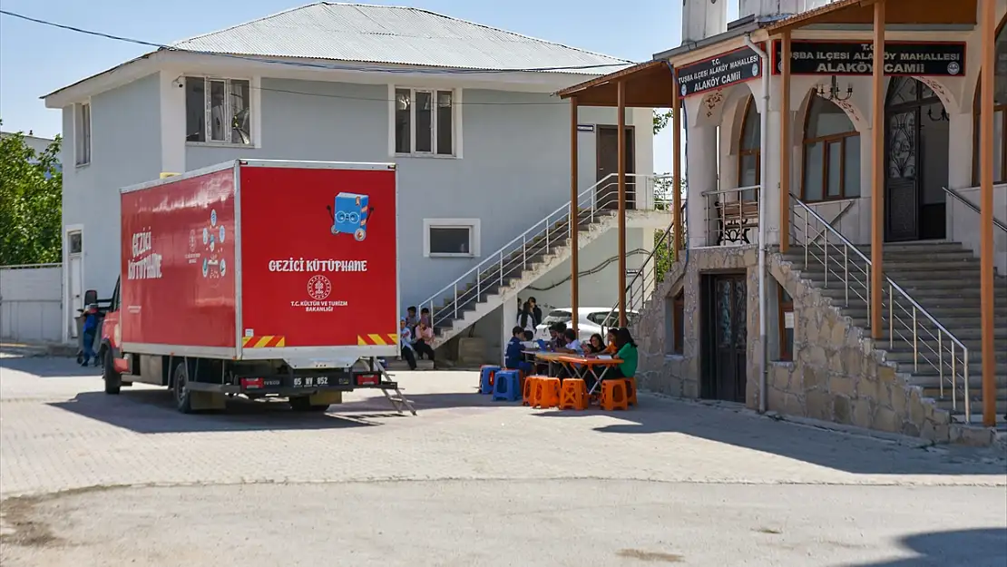 Van'da Gezici Kütüphane sayesinde kırsaldaki çocuklar kitapla buluşuyor