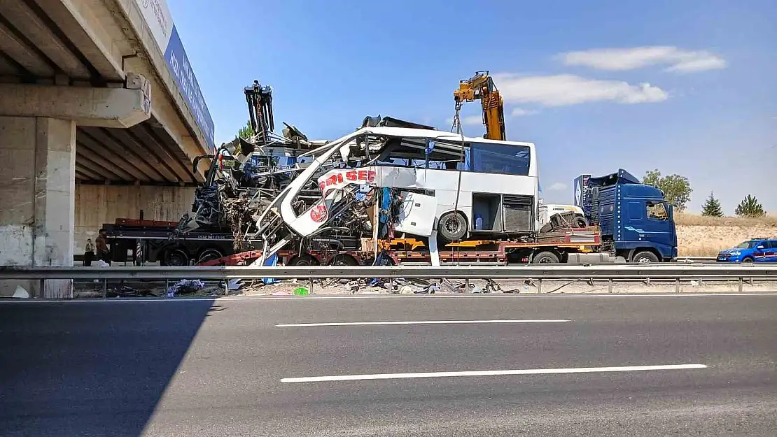 Ankara'da hurdaya dönen Ağrı otobüsü yoldan kaldırıldı