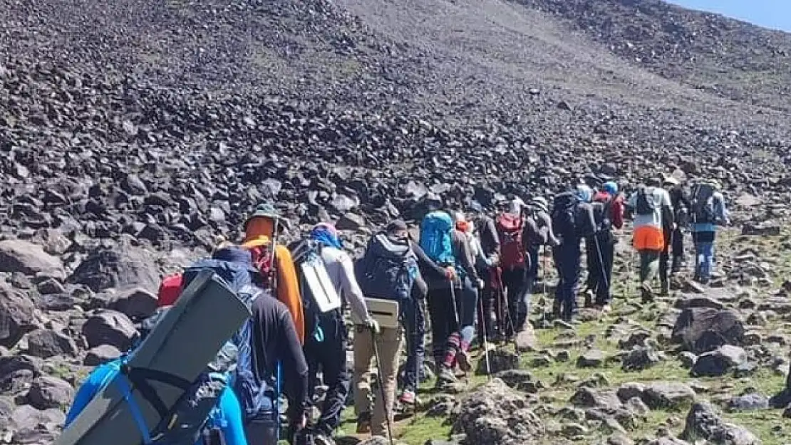 Bazid Dağcılık Kulübü 150 Dağcı ile Ağrı'ya tırmandı