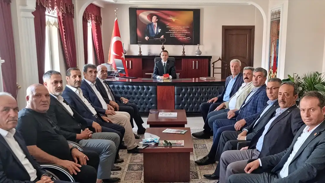 Çaldıran Kaymakamı Bakan, ziyaretçi akınına uğruyor