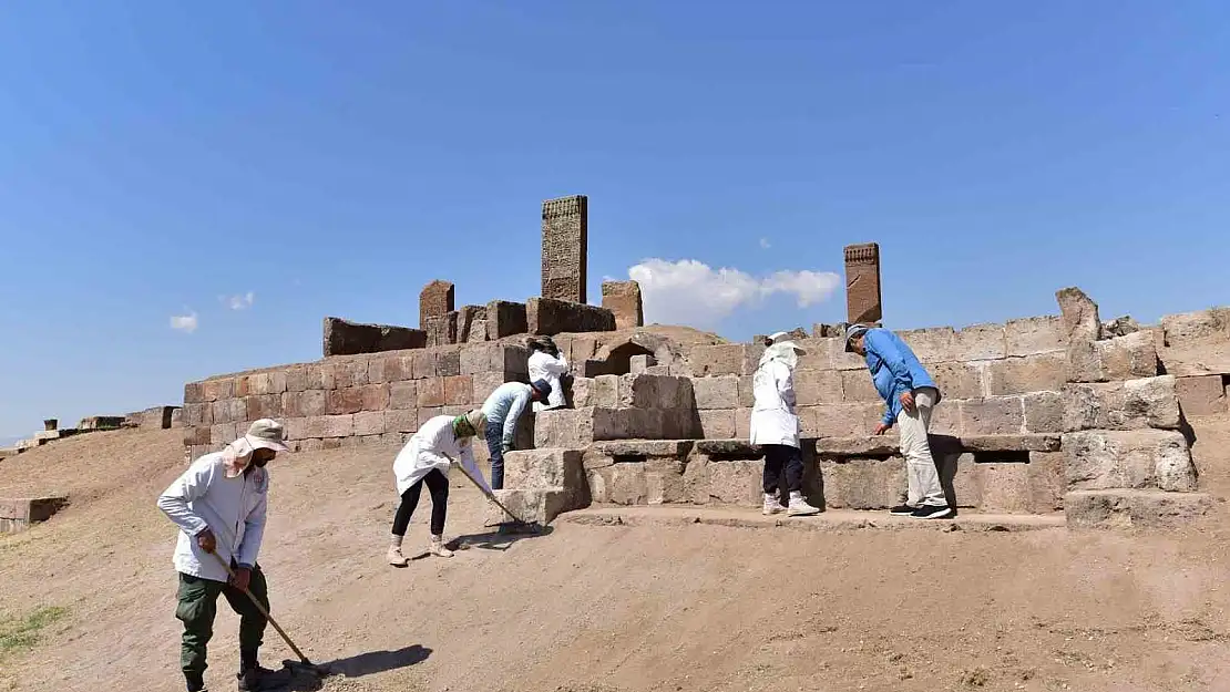 Bitlis'te dünyanın en büyük Türk İslam mezarlığı restorasyonlarla iyileştiriliyor
