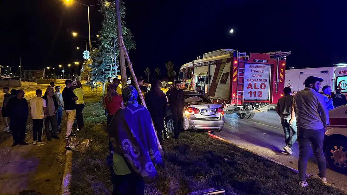 Erzurum'da otomobil direğe girdi: 1 ölü, 2 yaralı