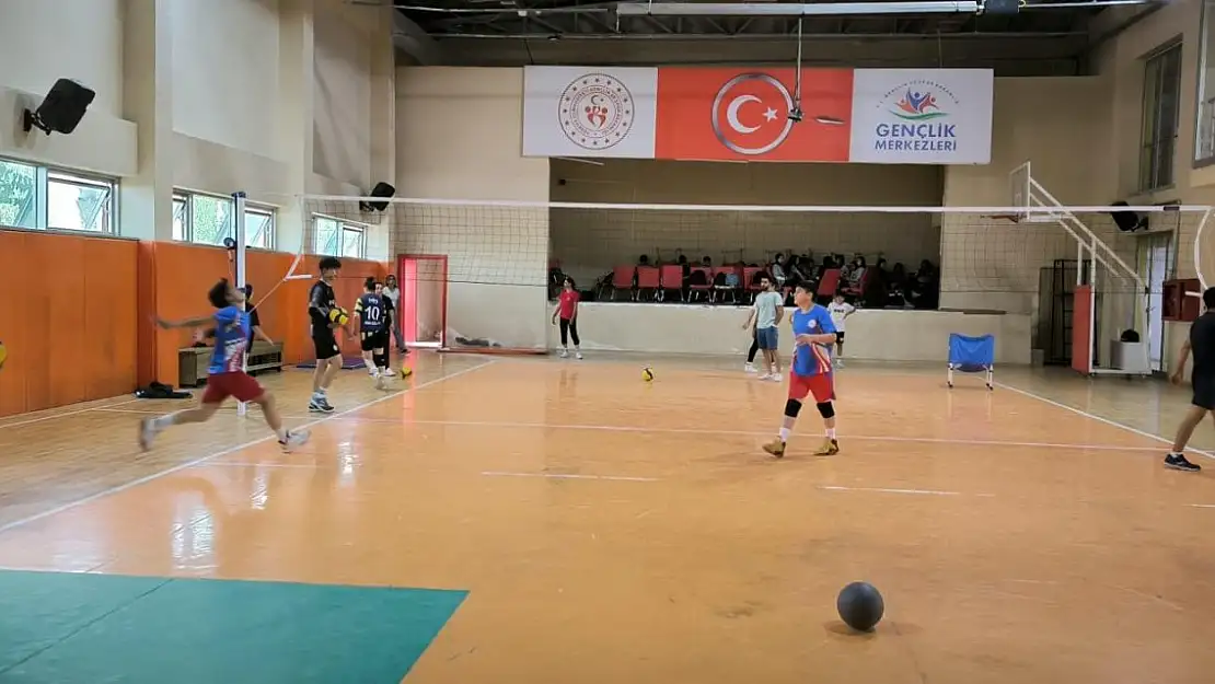 Doğubayazıt'ın Voleybol Yıldızları Türkiye'ye Damga Vuruyor