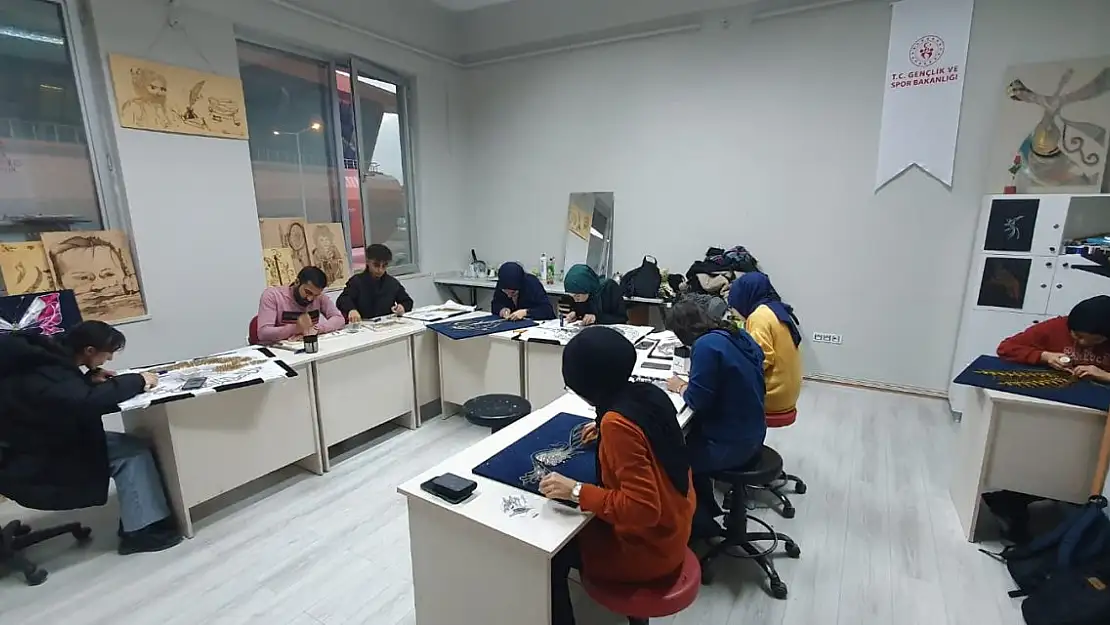 Ağrı Gençlik Merkezi'nde Filografi Kursuna Yoğun İlgi