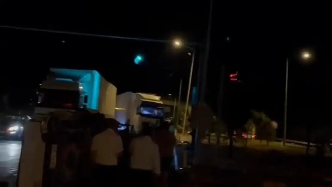 Muş'ta tır ile pikap birbirine girdi: 2 yaralı