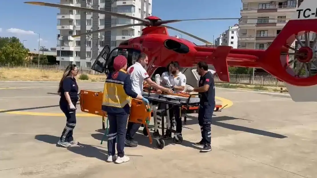 Diyarbakır'da damdan düşen çocuk ambulans helikopterle hastaneye kaldırıldı