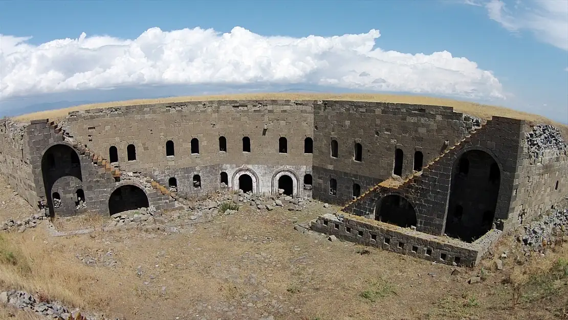 Erzurum'un asırlık 'Ağzıaçık Tabyası' ihtişamını koruyor