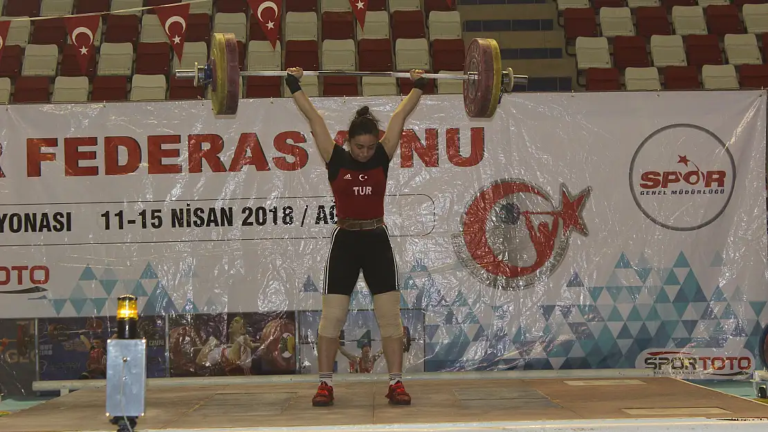 Ağrı'da Gençler Kulüpler Türkiye Halter Şampiyonası heyecanı