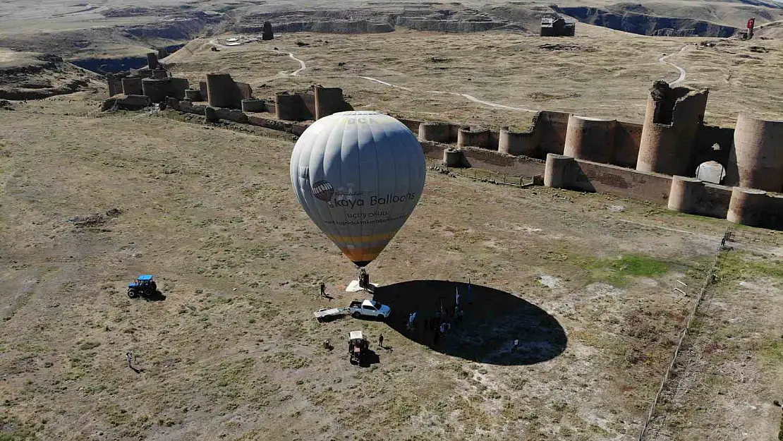 Kars'ta Ani Ören Yeri'nde ilk kez balon uçuruldu