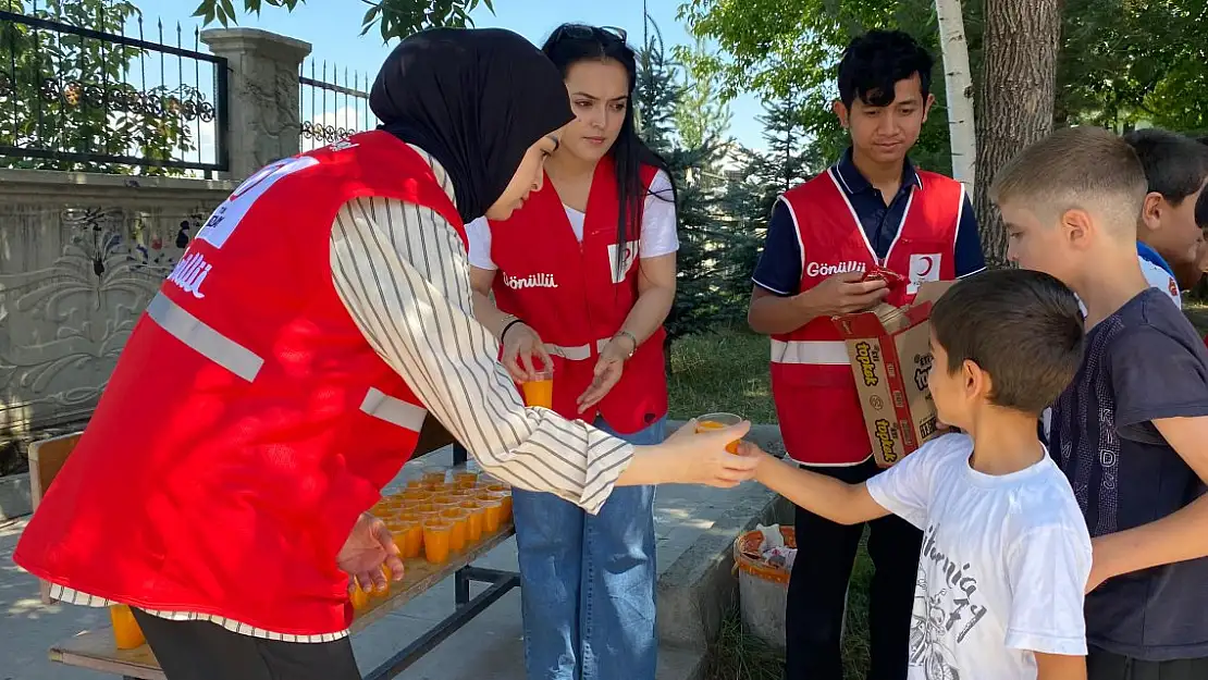 Ağrı Kızılay Yaz Okulu Öğrencilerini Unutmadı