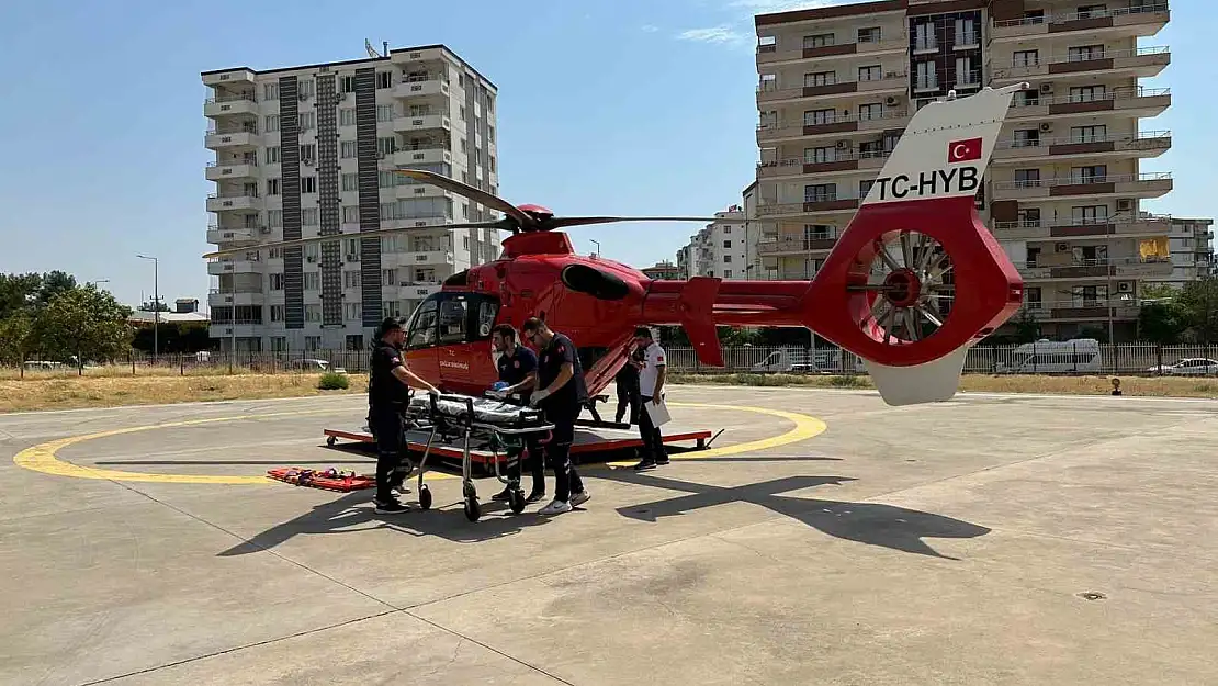 Diyarbakır'da kazada yaralanan kadın, ambulans helikopterle hastaneye kaldırıldı