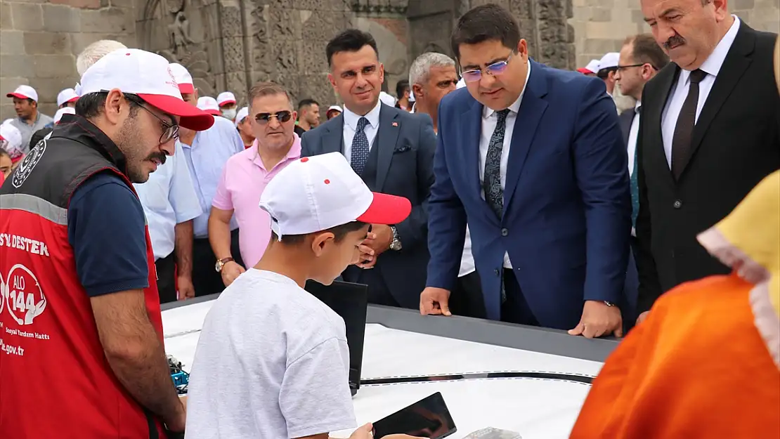 Erzurum'da devlet korumasındaki çocukların sergisine yoğun ilgi