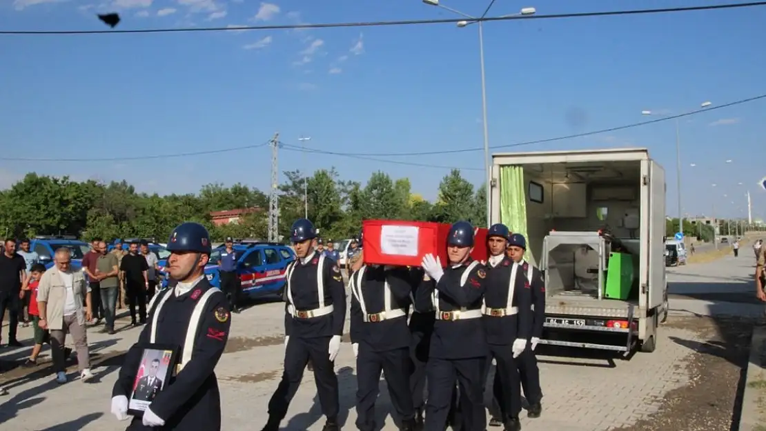 Başçavuş Gündoğdu, memleketi Bitlis'te son yolculuğuna uğurlandı