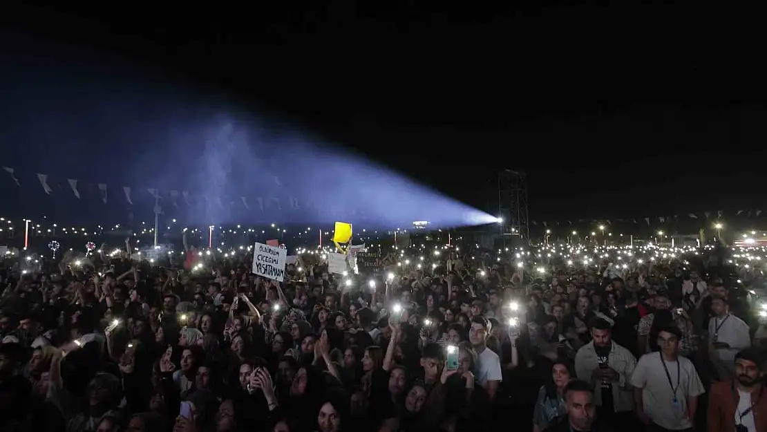Dedublüman, Erzurum'u coşturdu