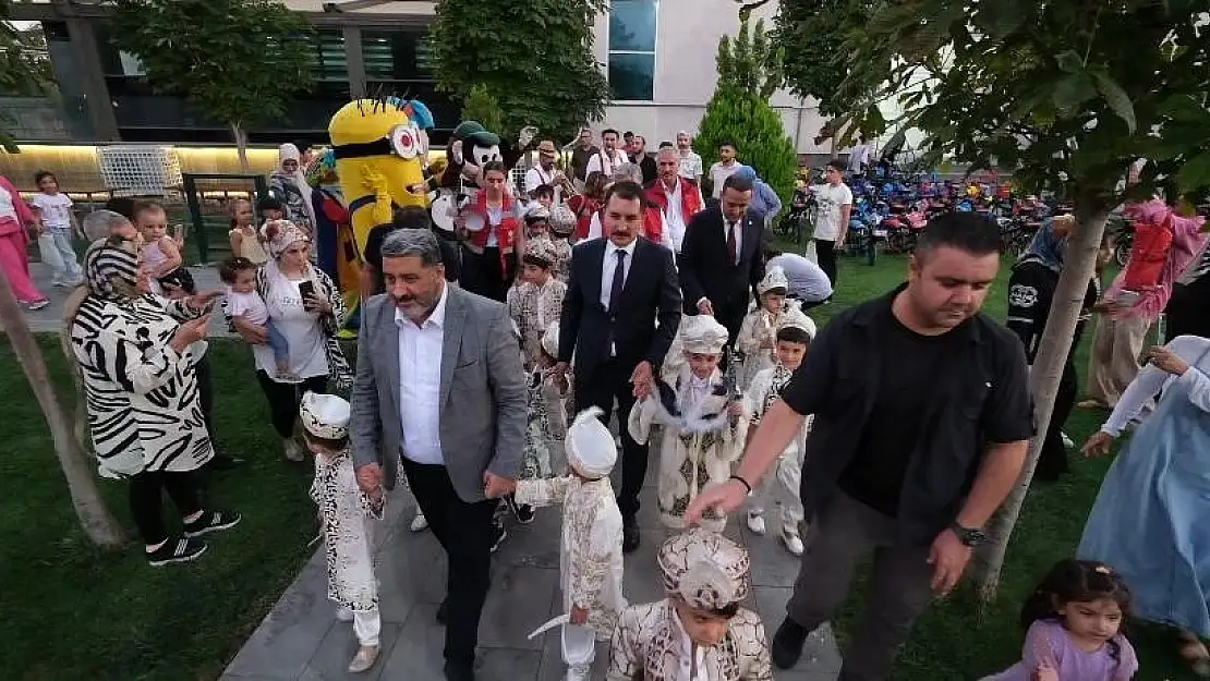 Diyarbakır'da 30 çocuğa sünnet şöleni düzenlendi