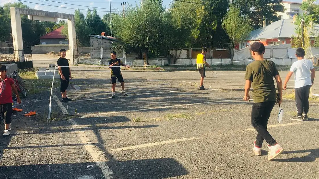 Hamur'da Badminton Heyecanı