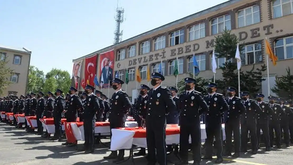 Erzurum'da eğitimini tamamlayan 393 polis adayı mezun oldu