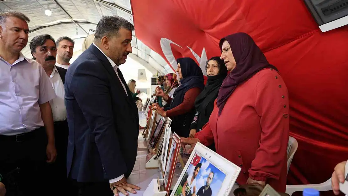 Diyarbakır annelerine AK Parti İl Başkanı Ocak'tan ziyaret