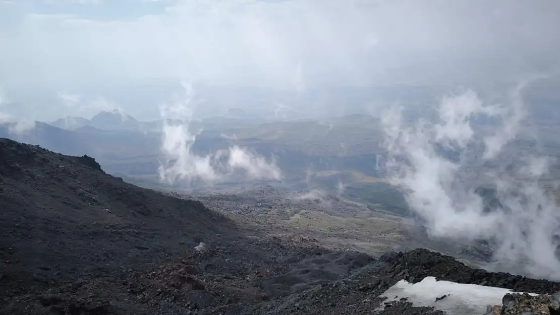 Ağrı Dağı'nda Kaya Patlamaları Başladı