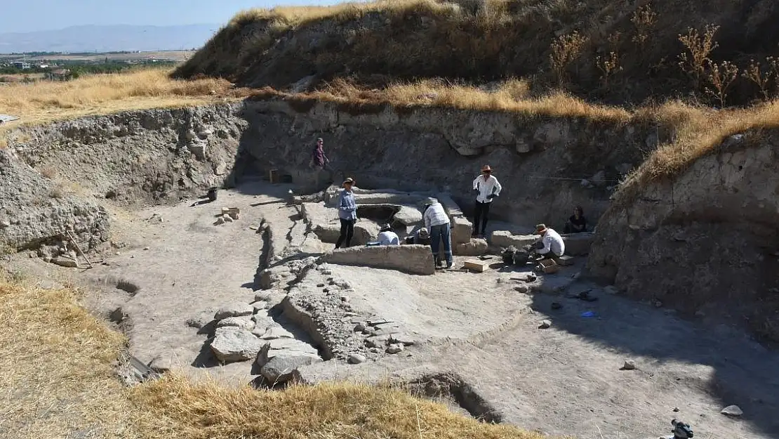 Arslantepe Höyüğü'nde 7 bin yıllık hayvan figürlü mühürler bulundu