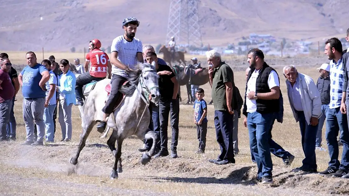 10. Rahvan At Yarışları ve 8. Doğu Anadolu Şampiyonasına yağmur engeli