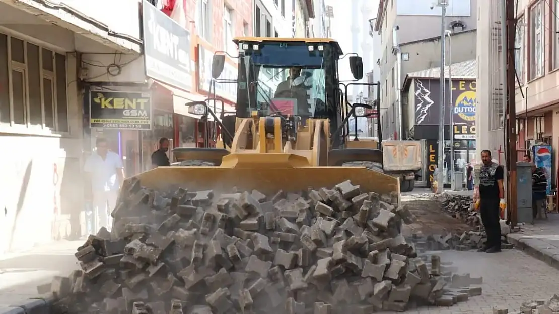 Ağrı'da trafiğe kapanacak caddelerde çalışmalar başlatıldı